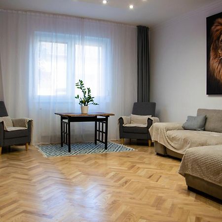 Season One Apartman Szeged Esterno foto