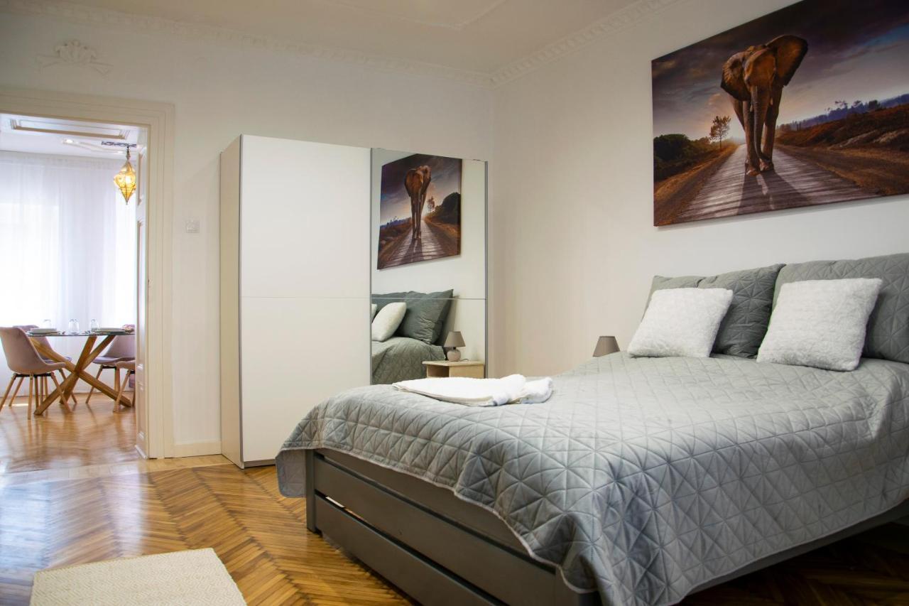Season One Apartman Szeged Esterno foto