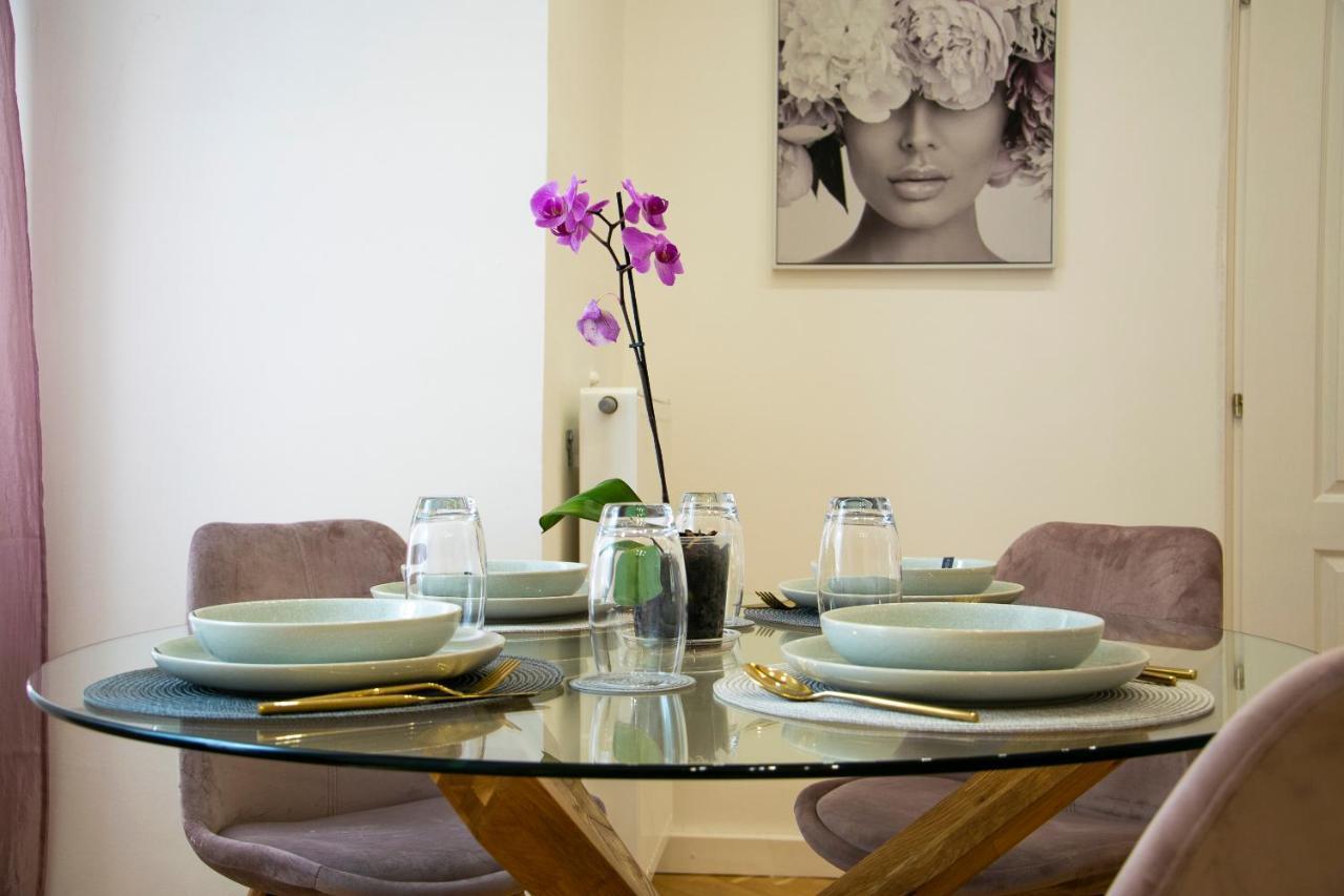 Season One Apartman Szeged Esterno foto