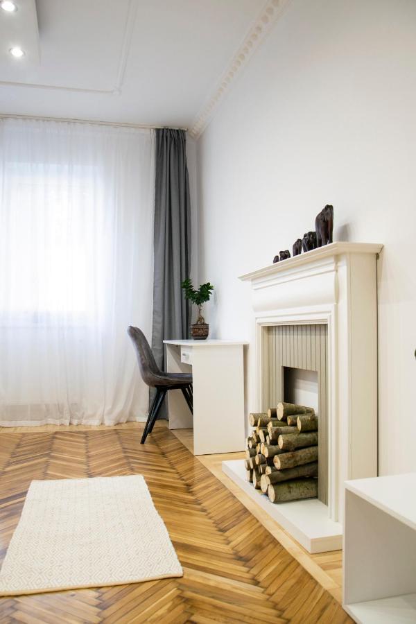 Season One Apartman Szeged Esterno foto