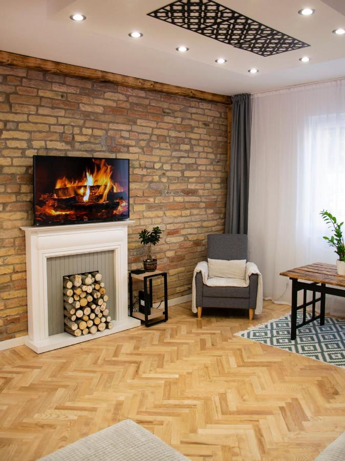 Season One Apartman Szeged Esterno foto