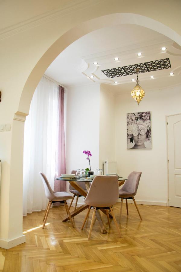 Season One Apartman Szeged Esterno foto