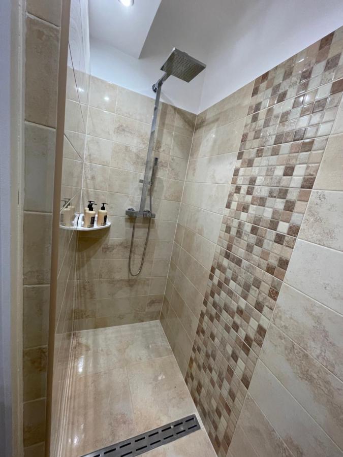 Season One Apartman Szeged Esterno foto