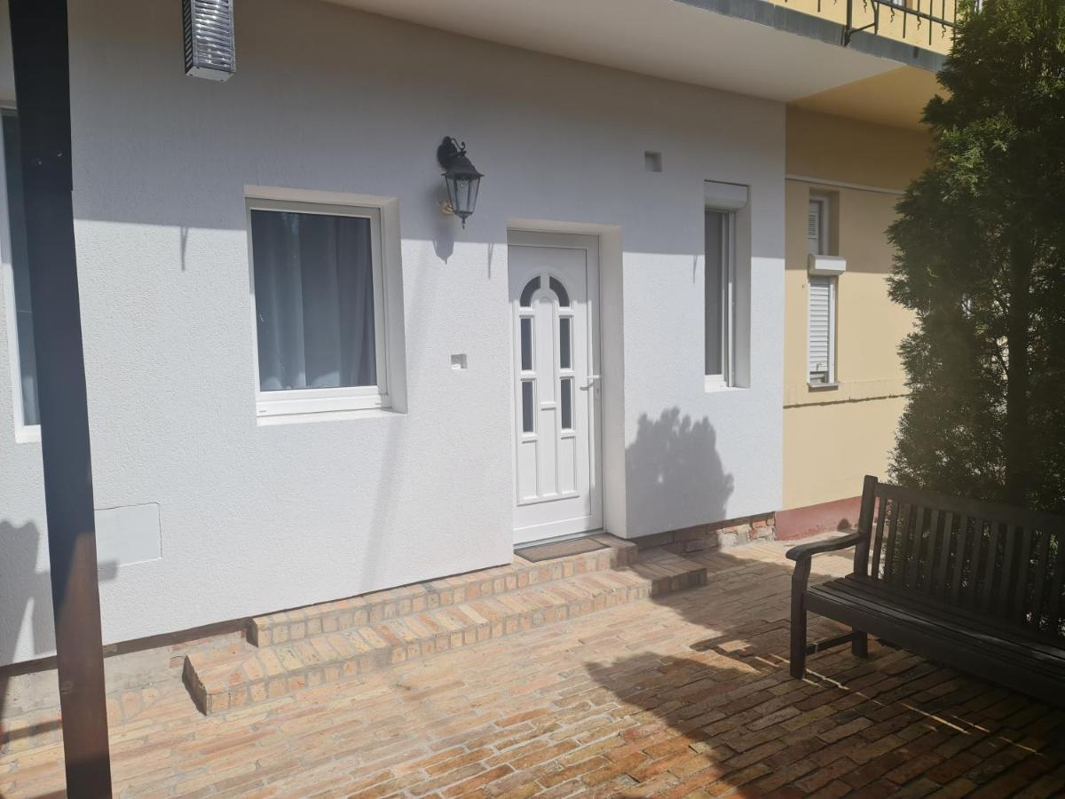 Season One Apartman Szeged Esterno foto