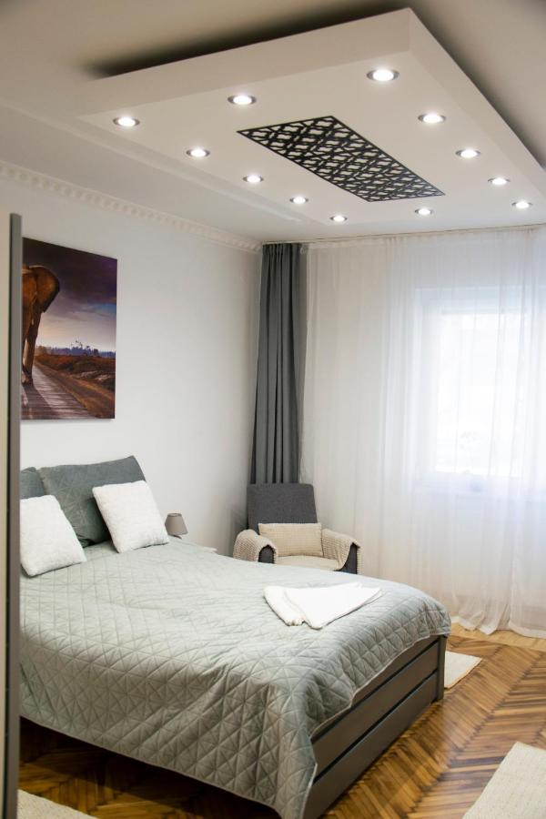 Season One Apartman Szeged Esterno foto