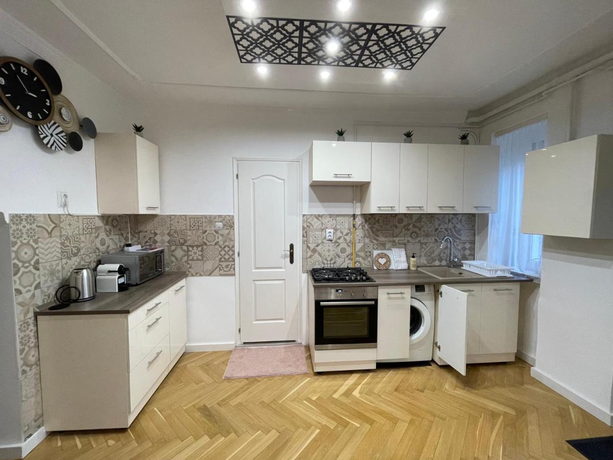 Season One Apartman Szeged Esterno foto