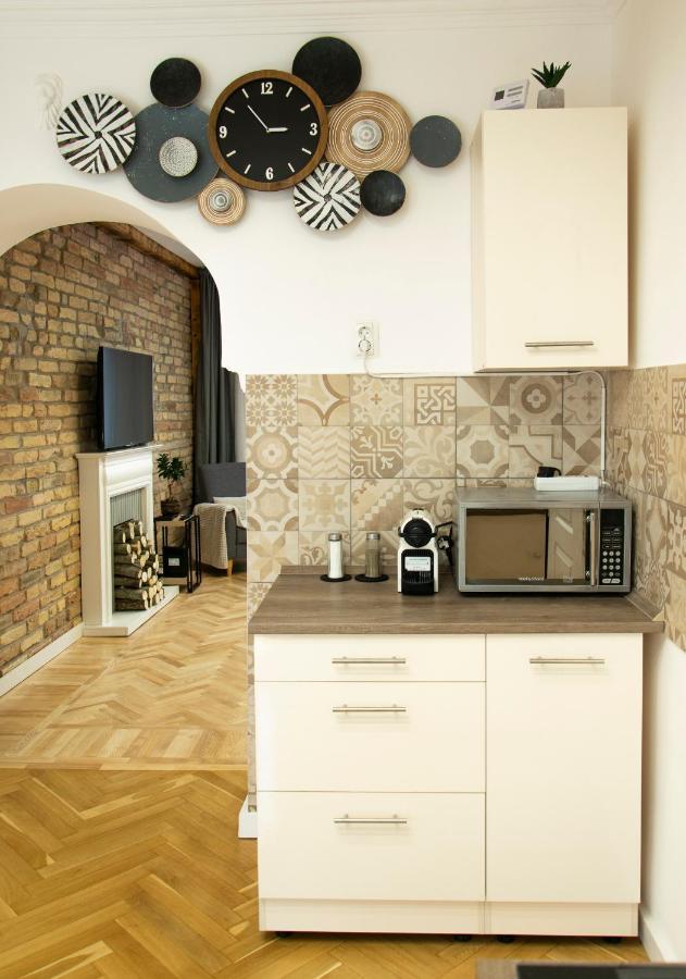 Season One Apartman Szeged Esterno foto
