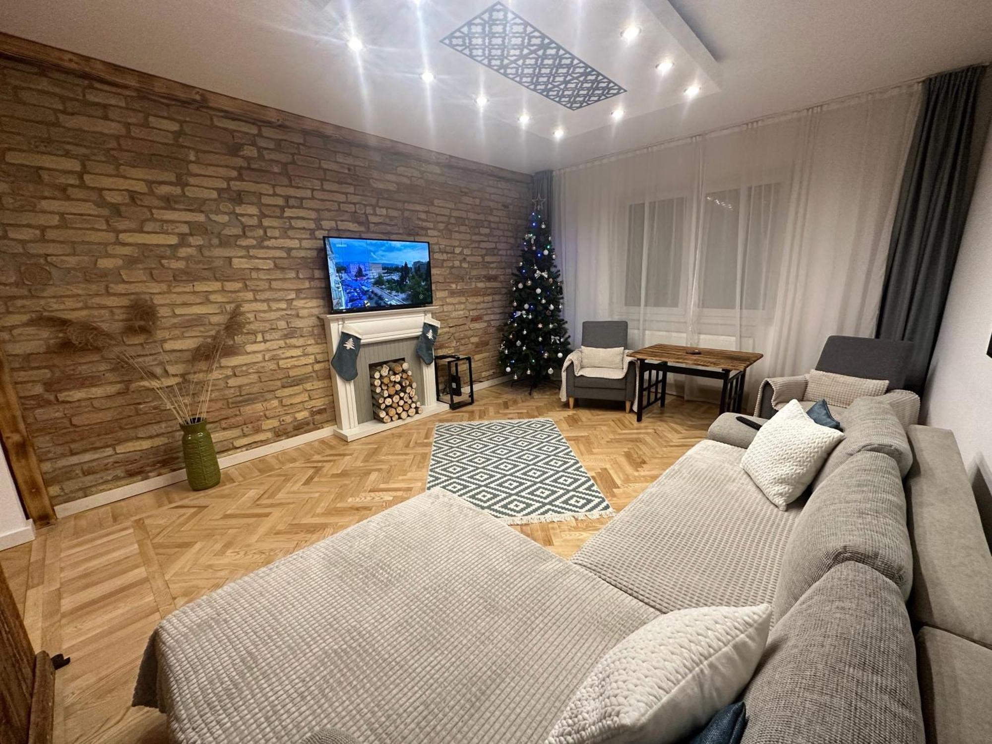 Season One Apartman Szeged Esterno foto